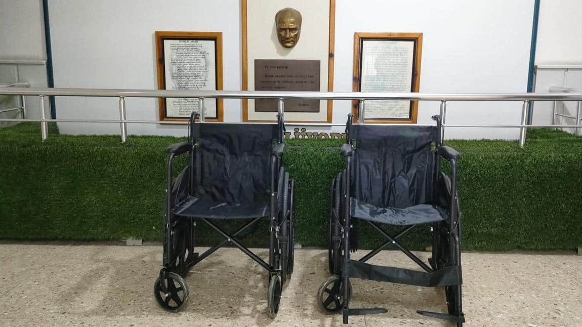 ÖZEL EĞİTİM SINIFLARIMIZ İÇİN TEKERLEKLİ SANDALYE BAĞIŞI